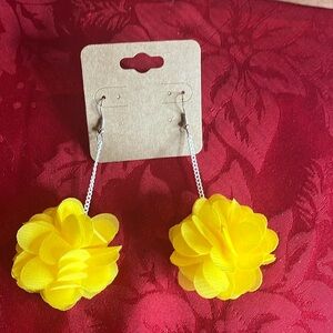 Golden Dangle Chain Flower Earrings NWT